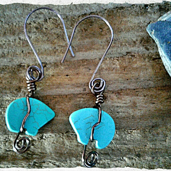 Howlite Turquoise Zuni Fetish Bear Earrings - Picture 4 of 5
